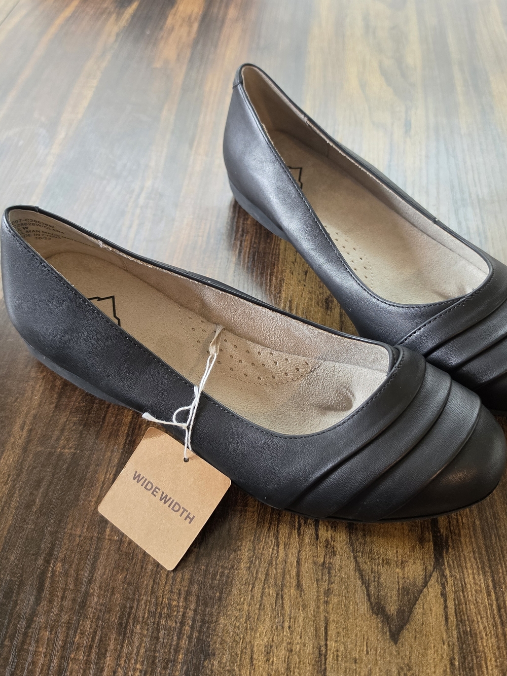 Wide-Width Women's Black Flats